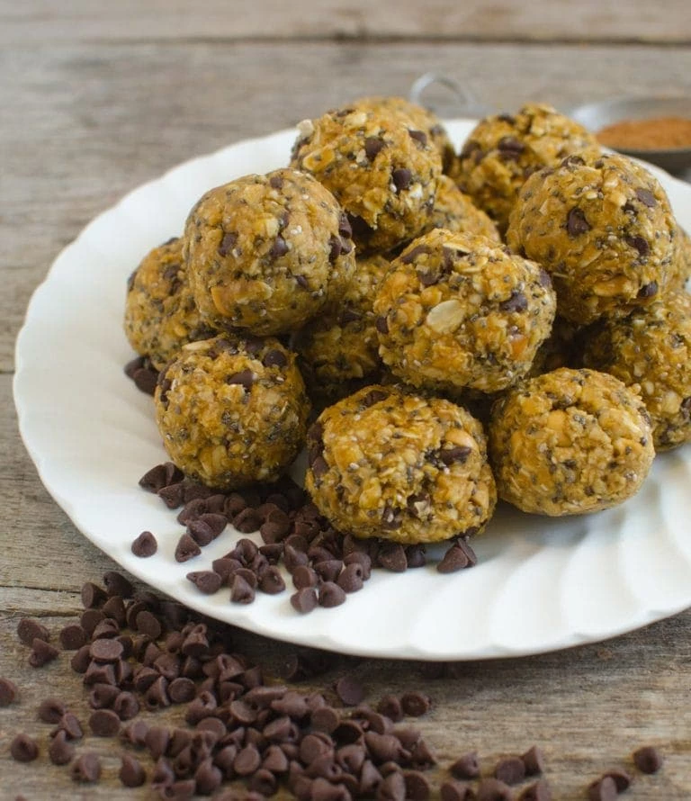 8 Energy Bites to Cure those Mid-Day Cravings