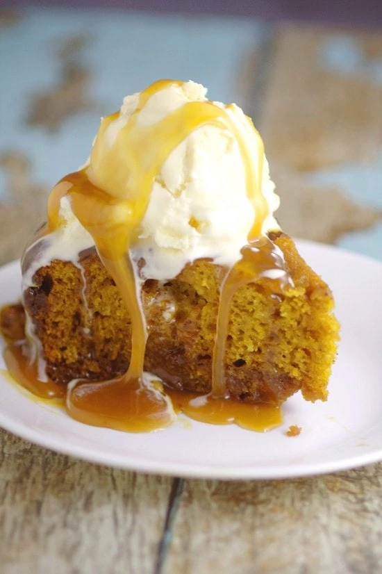 20 Crockpot Desserts - Crockpot Pumpkin Caramel Cake