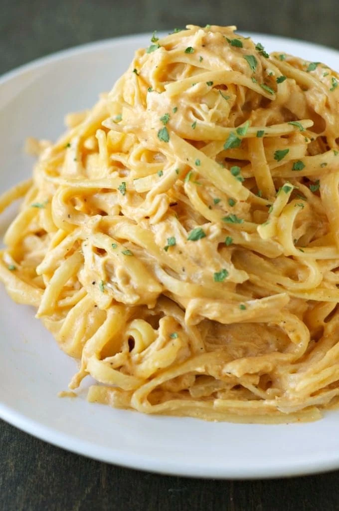 20 Slow Cooker Recipes - Crockpot Cheesy Buffalo Chicken Pasta
