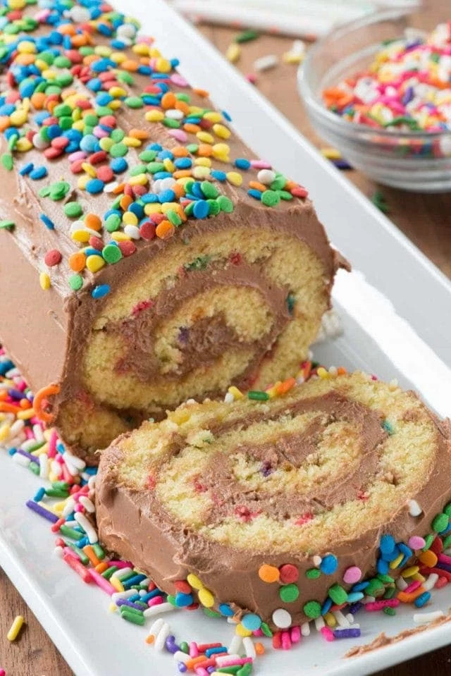 35 Cake Recipes - Birthday Cake Roll
