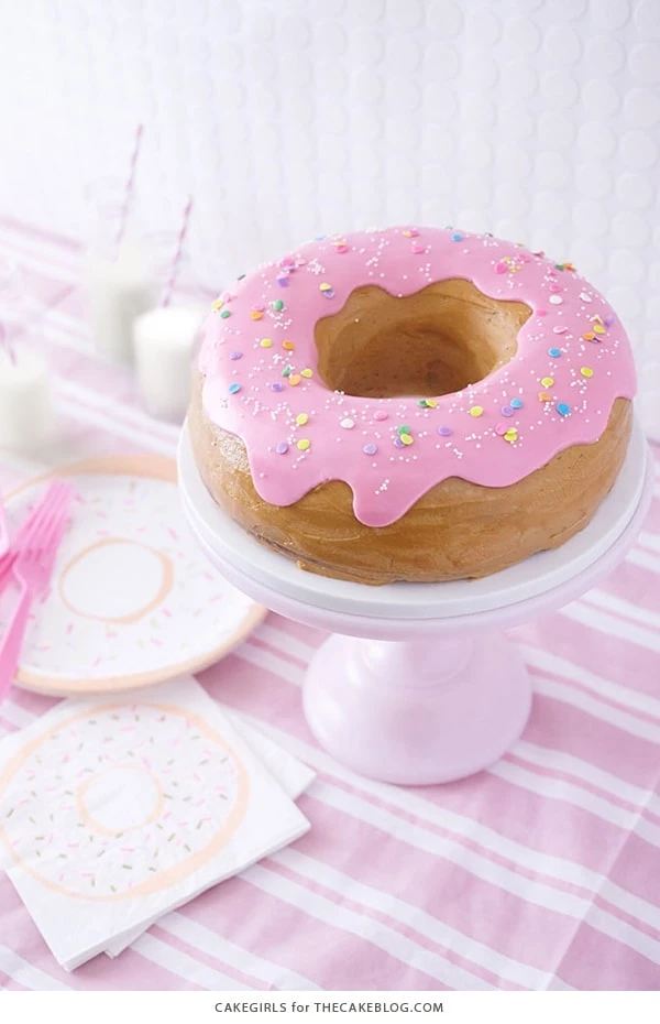 35 Cake Recipes - Giant Donut Cake