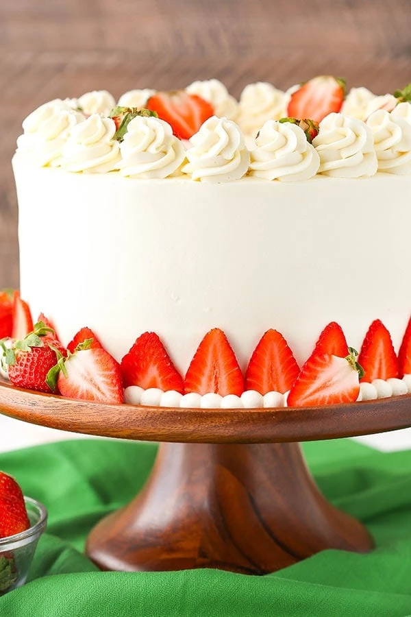 35 Cake Recipes - Strawberries and Cream Cheesecake Cake