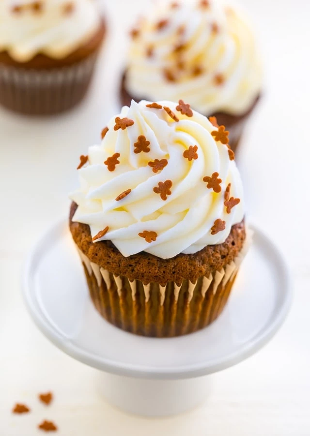 20 Festive Christmas Desserts - Gingerbread Latte Cupcakes