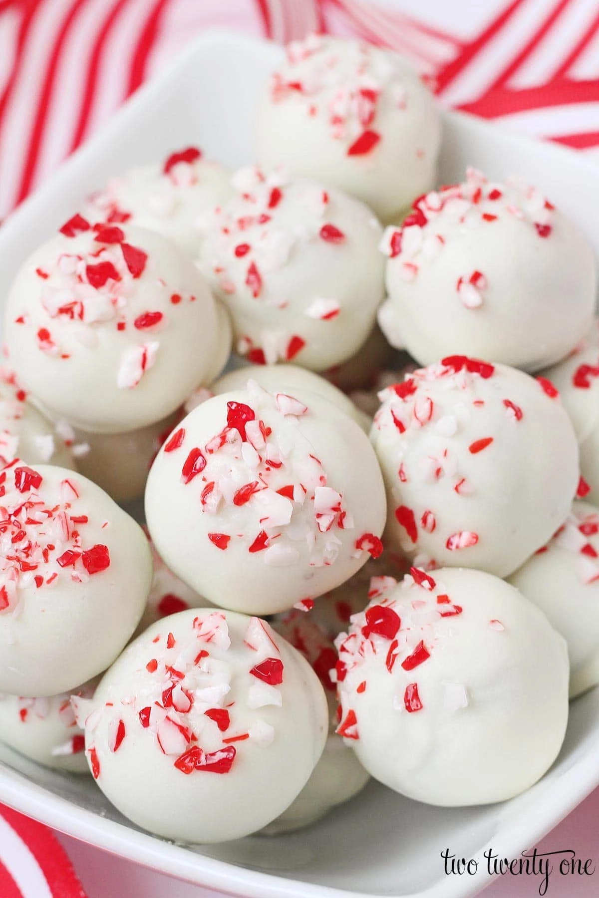 20 Festive Christmas Desserts - Peppermint Oreo Truffle