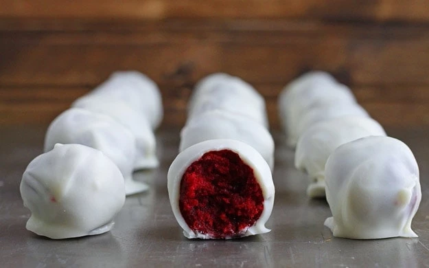20 Festive Christmas Desserts - Red Velvet Cake Truffles