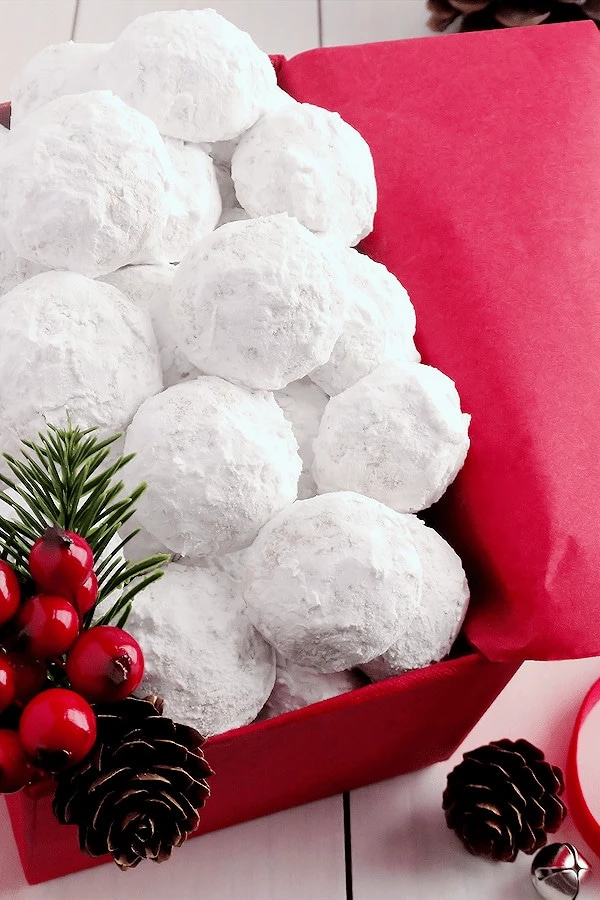 20 Festive Christmas Desserts - Snowball Christmas Cookies