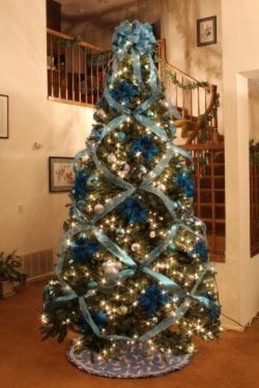 Beautiful Christmas Tree Ideas - Criss Cross Ribbon Christmas Tree