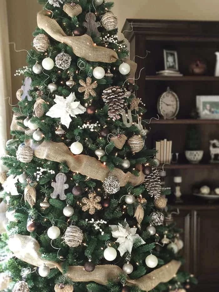 Beautiful Christmas Tree Ideas - Woodsy Christmas Tree