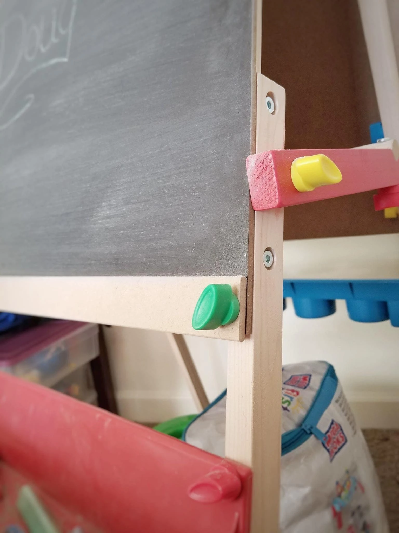 Creative Toys for Toddlers - Melissa and Doug Easel Review 1