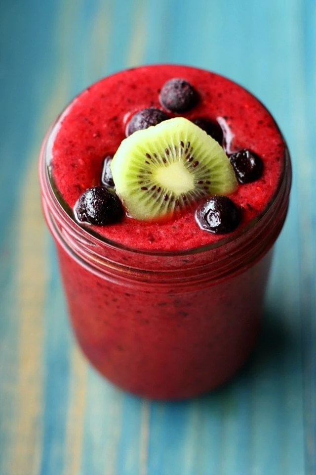 Quick Breakfast Smoothie - Triple Berry Smoothie