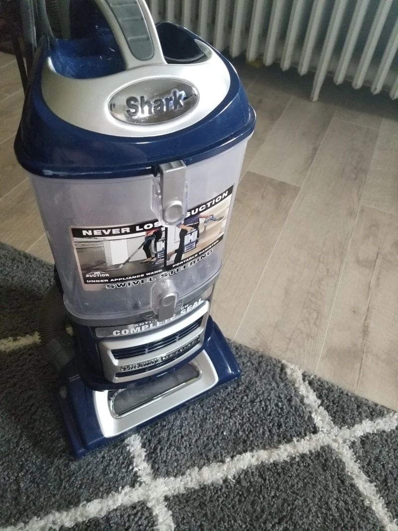 Shark Navigator Lift Away Deluxe