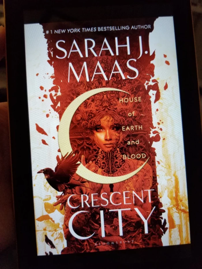 Crescent City - House of Earth and Blood Book Cover on Kindle