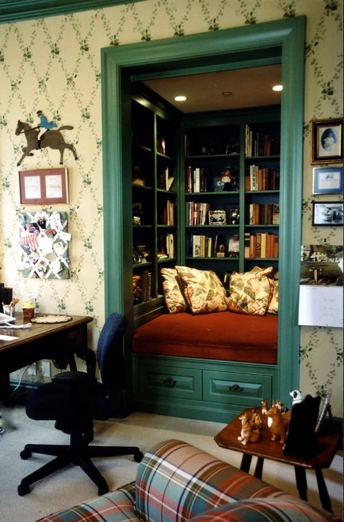 Closet Book Nook